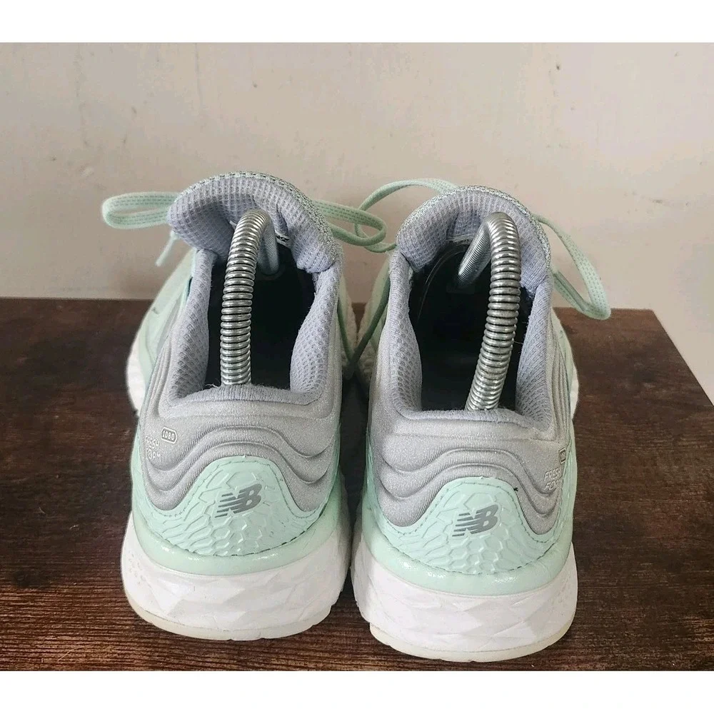 New Balance Womens Size 7.5 B Fresh Foam W1080SW8 Mint Green Running Sneakers